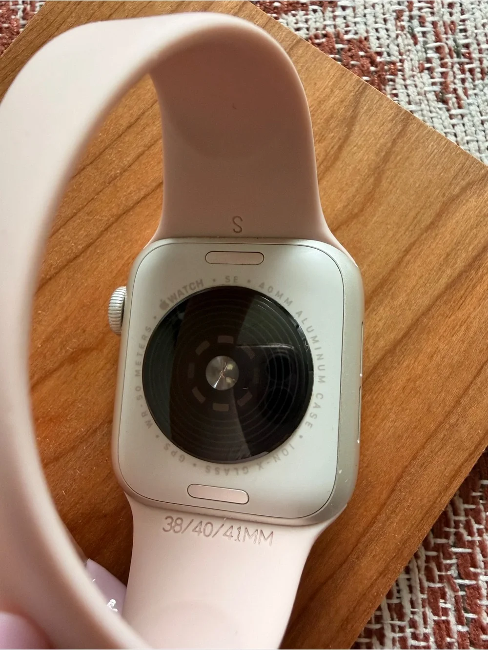 Apple Watch SE with Silicone Band - Sleek Wearable